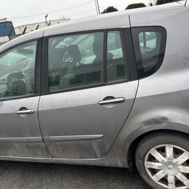 Reservoir essence RENAULT GRAND MODUS Photo n°8