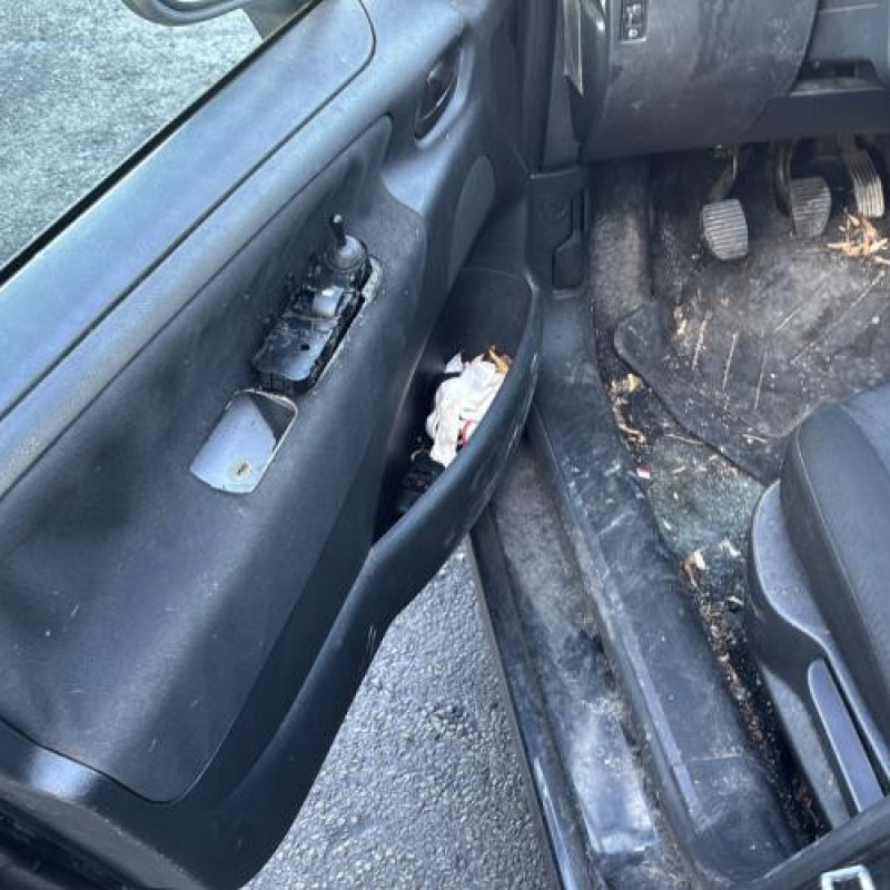 Reservoir essence PEUGEOT 207 Photo n°9