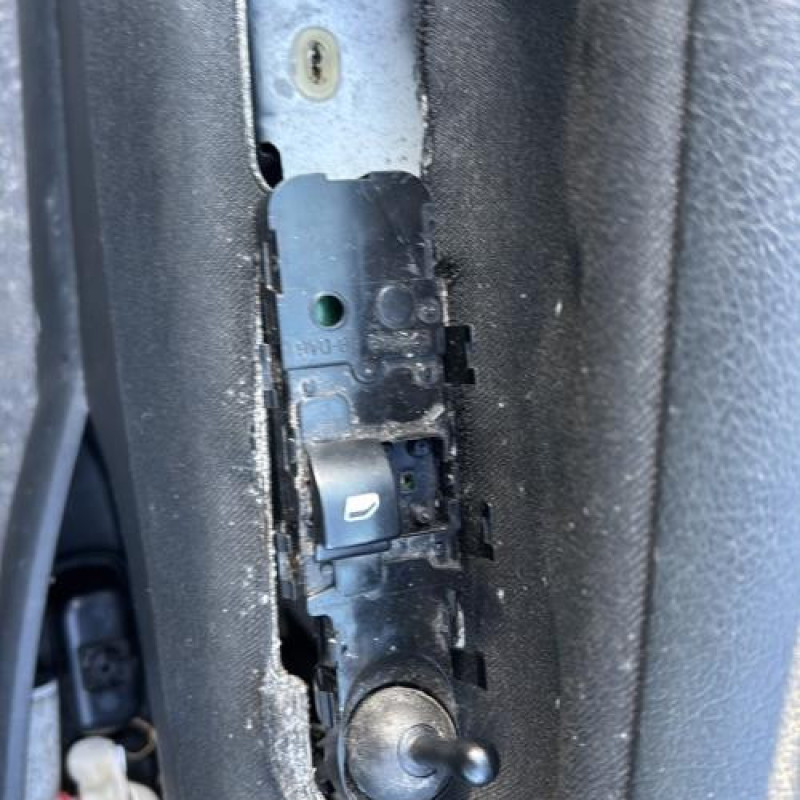 Reservoir essence PEUGEOT 207 Photo n°11