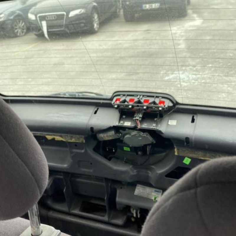 Serrure avant droit MERCEDES CLASSE A 168 Photo n°17