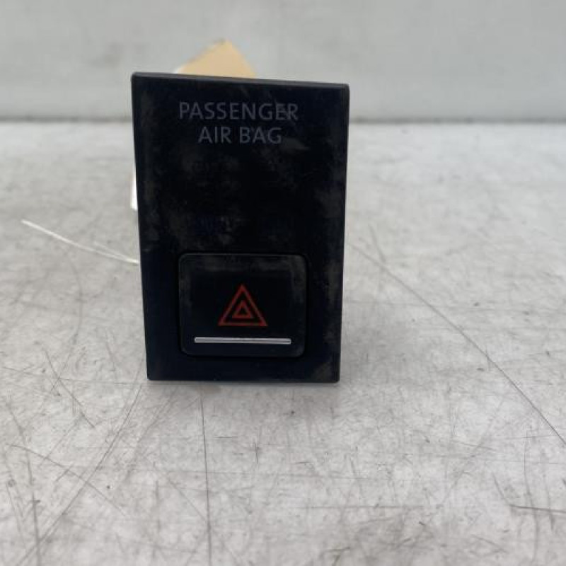 Bouton de warning VOLKSWAGEN GOLF 7 Photo n°1