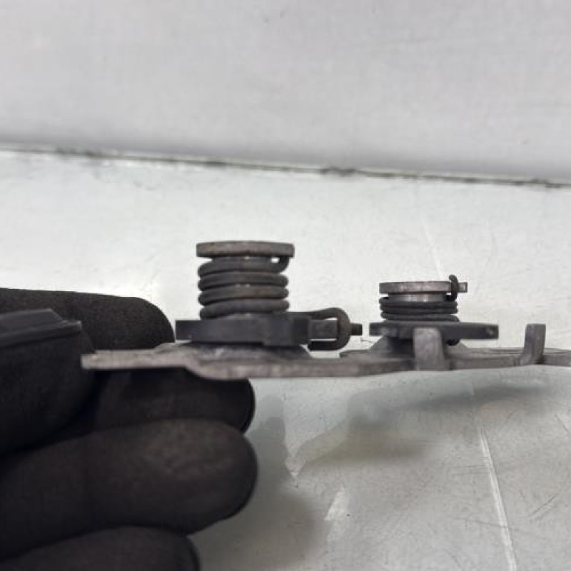 Fermeture de capot PEUGEOT 308 2 Photo n°4