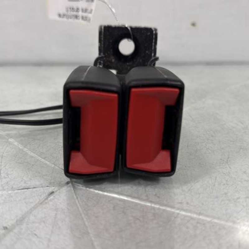 Attache ceinture arriere droit PEUGEOT 308 2 Photo n°1