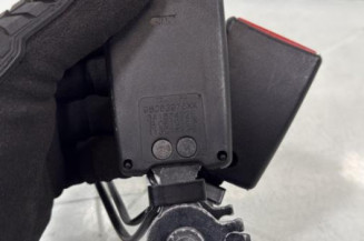 Attache ceinture arriere droit PEUGEOT 308 2