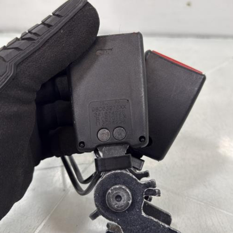 Attache ceinture arriere droit PEUGEOT 308 2 Photo n°3