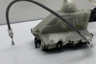 Serrure arriere droit PEUGEOT 208 2