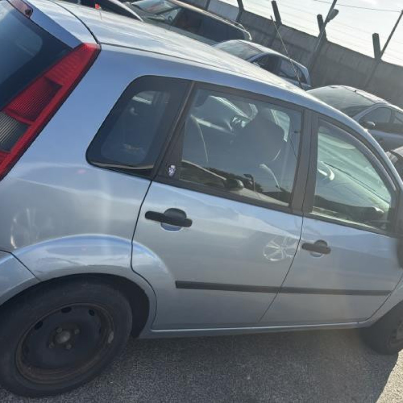 Feu arriere stop central FORD FIESTA 5 Photo n°10