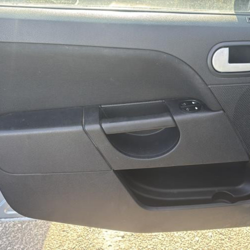 Feu arriere stop central FORD FIESTA 5 Photo n°13