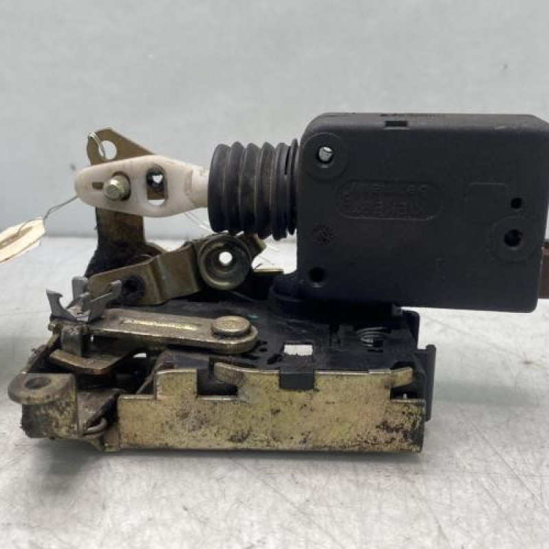 Serrure avant droit PEUGEOT 106 Photo n°1