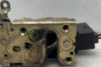 Serrure avant droit PEUGEOT 106