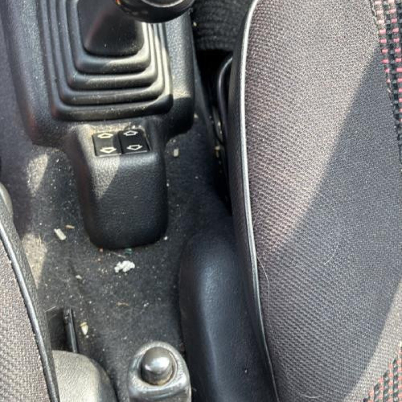 Serrure avant droit PEUGEOT 106 Photo n°19