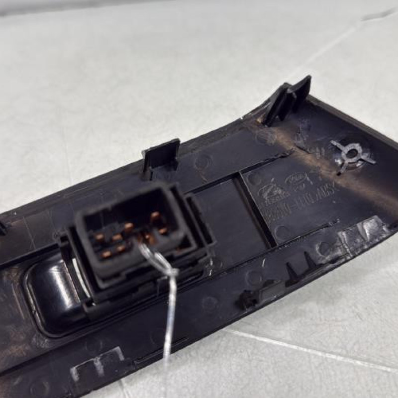 Interrupteur de leve vitre avant droit HYUNDAI IX 35 Photo n°4