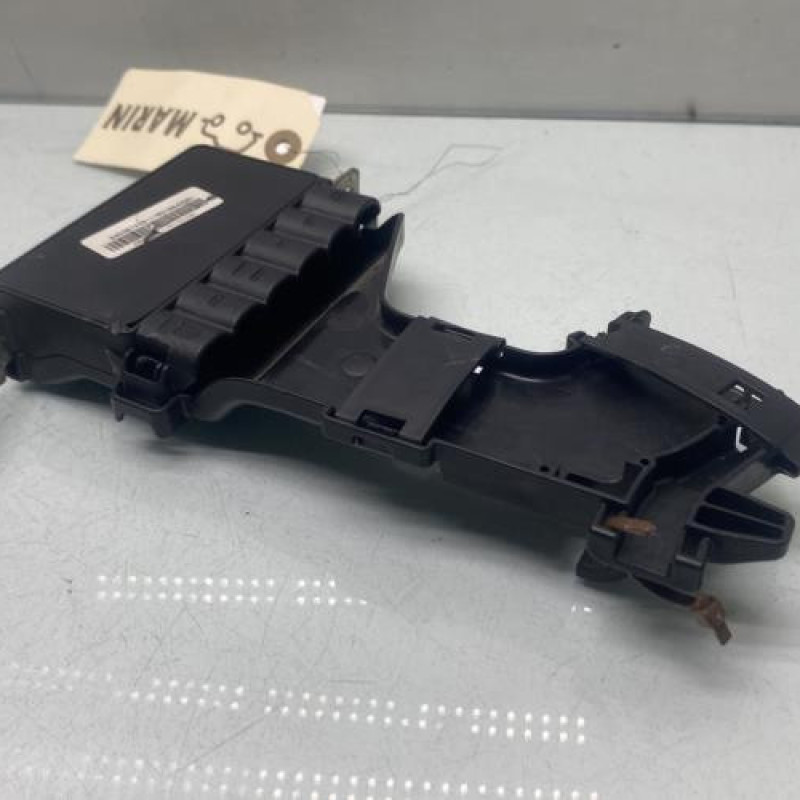 Porte fusible RENAULT SCENIC 3 Photo n°1