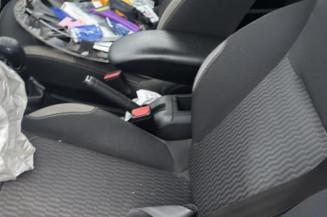 Boitier filtre a air PEUGEOT 208 1