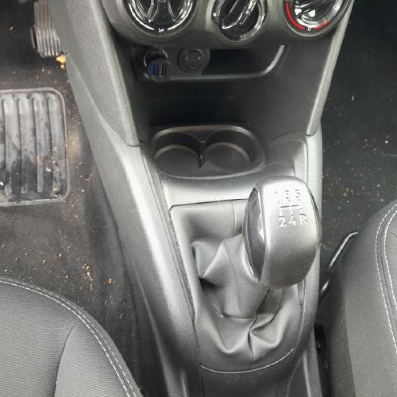 Boitier filtre a air PEUGEOT 208 1 Photo n°7