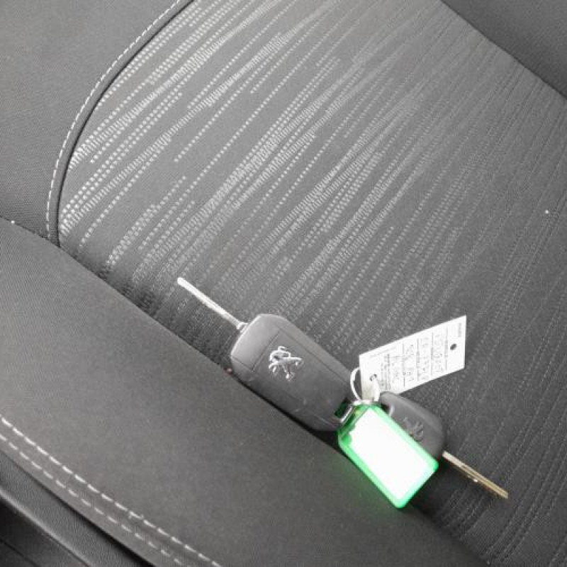 Boitier filtre a air PEUGEOT 208 1 Photo n°11