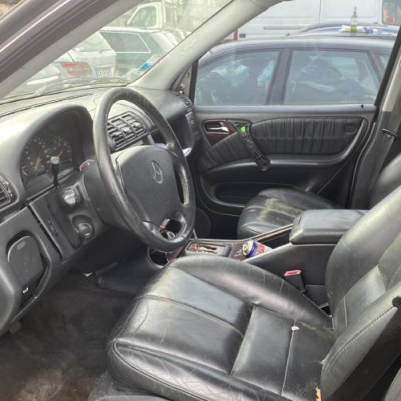 Charniere de capot MERCEDES CLASSE M 163 Photo n°17