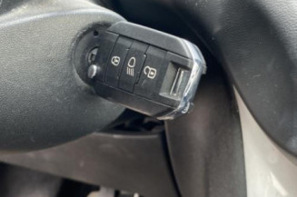 Levier de vitesses PEUGEOT 208 1