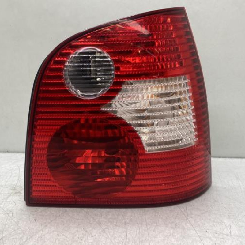 Feu arriere principal droit (feux) VOLKSWAGEN POLO 4 Photo n°1