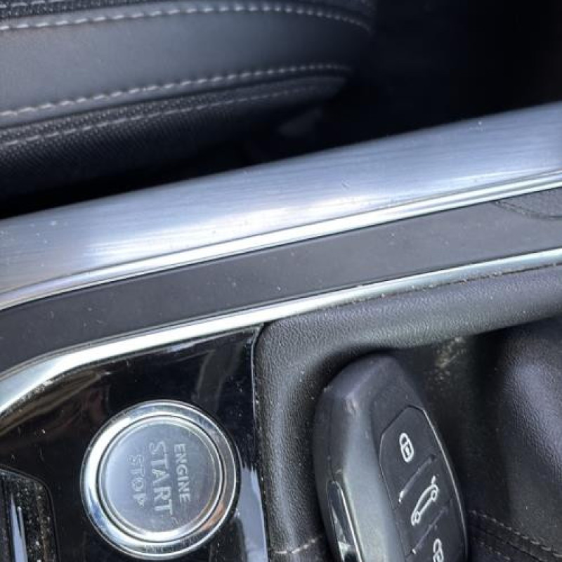 Attache ceinture arriere gauche PEUGEOT 308 2 Photo n°12