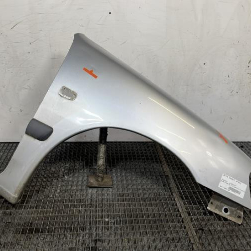 Aile avant droit PEUGEOT 106 Photo n°1