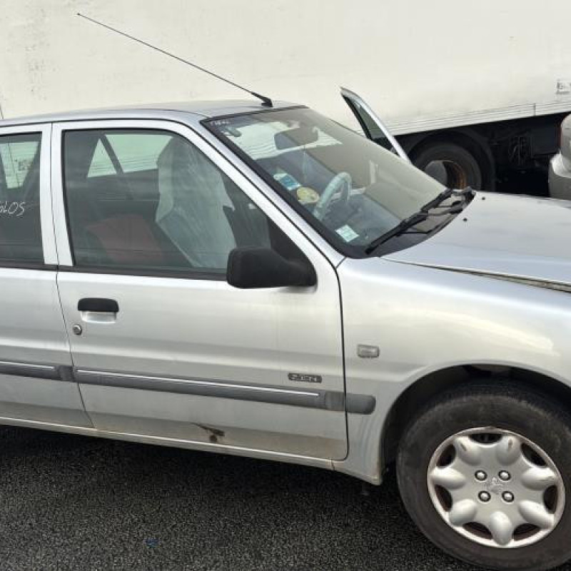 Porte avant droit PEUGEOT 106 Photo n°19