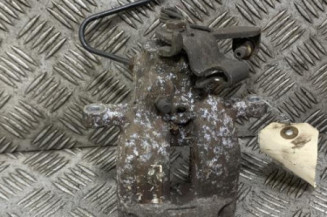 Etrier arriere droit (freinage) PEUGEOT 3008 1 Photo n°1