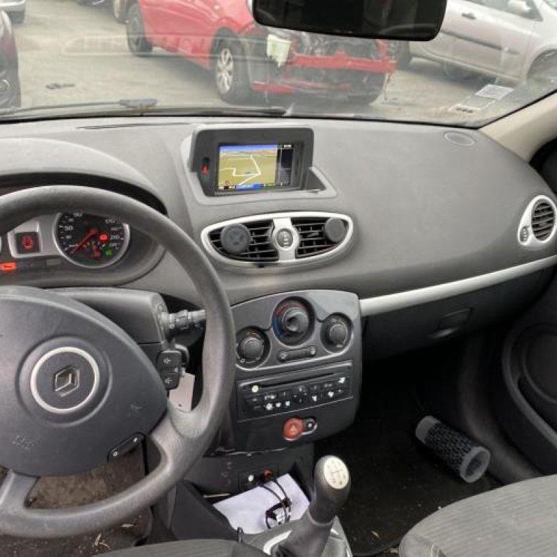 Pare choc arriere RENAULT CLIO 3 Photo n°20