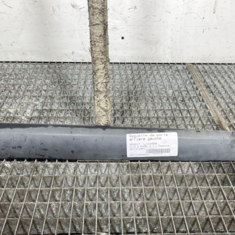 Baguette de porte arriere gauche  RENAULT CLIO 2 Photo n°1
