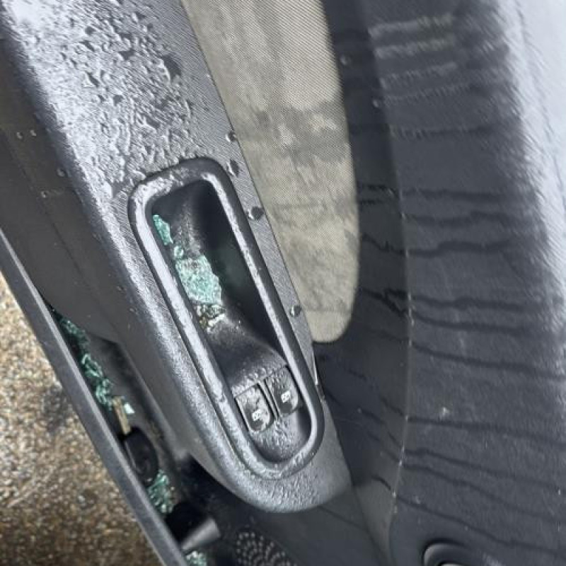 Serrure avant gauche RENAULT TWINGO 2 Photo n°13