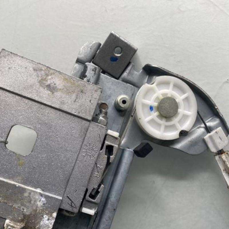 Leve vitre electrique avant droit PEUGEOT 207 Photo n°4