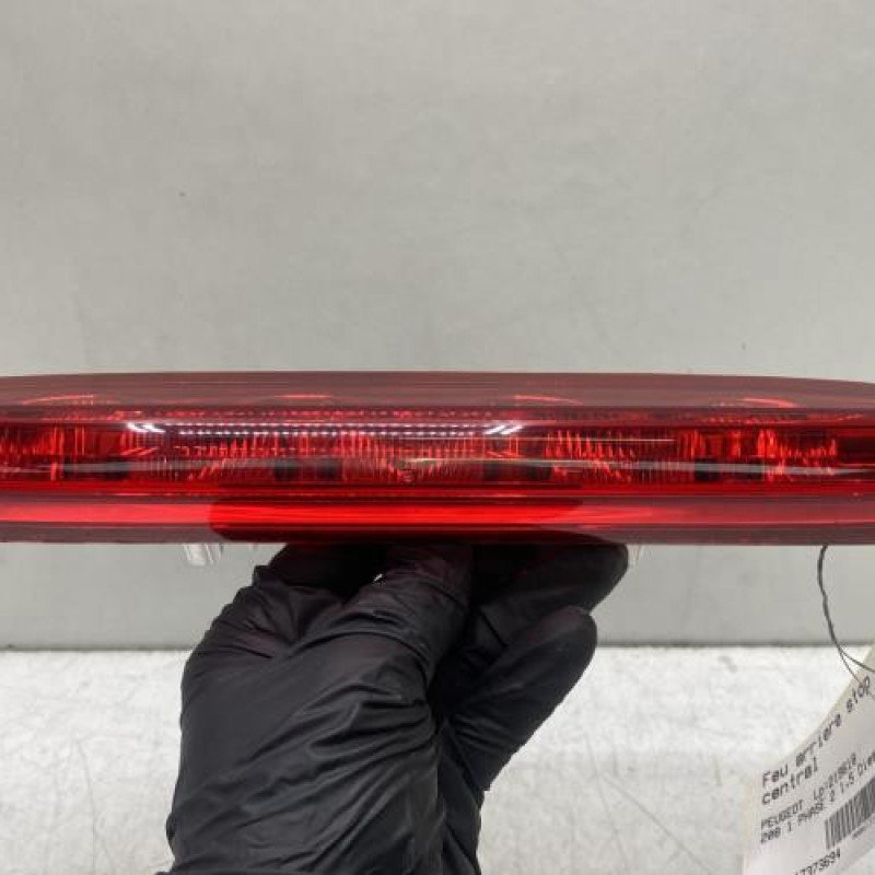 Feu arriere stop central PEUGEOT 208 1 Photo n°1