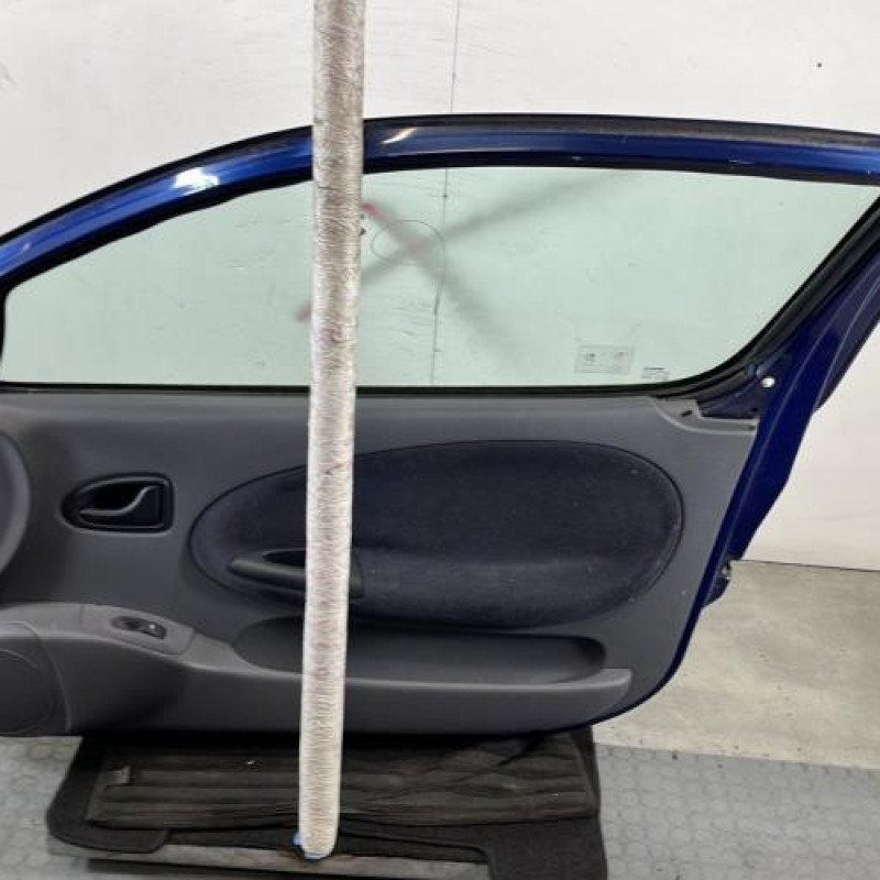 Porte avant droit RENAULT MEGANE 1 Photo n°7