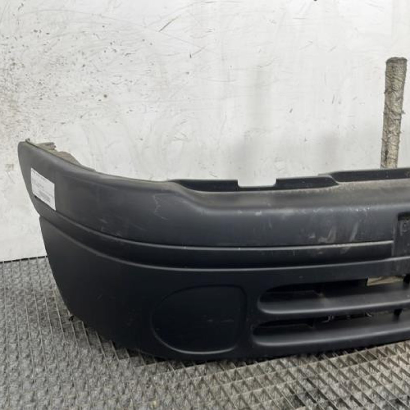 Pare choc avant RENAULT CLIO 2 Photo n°2