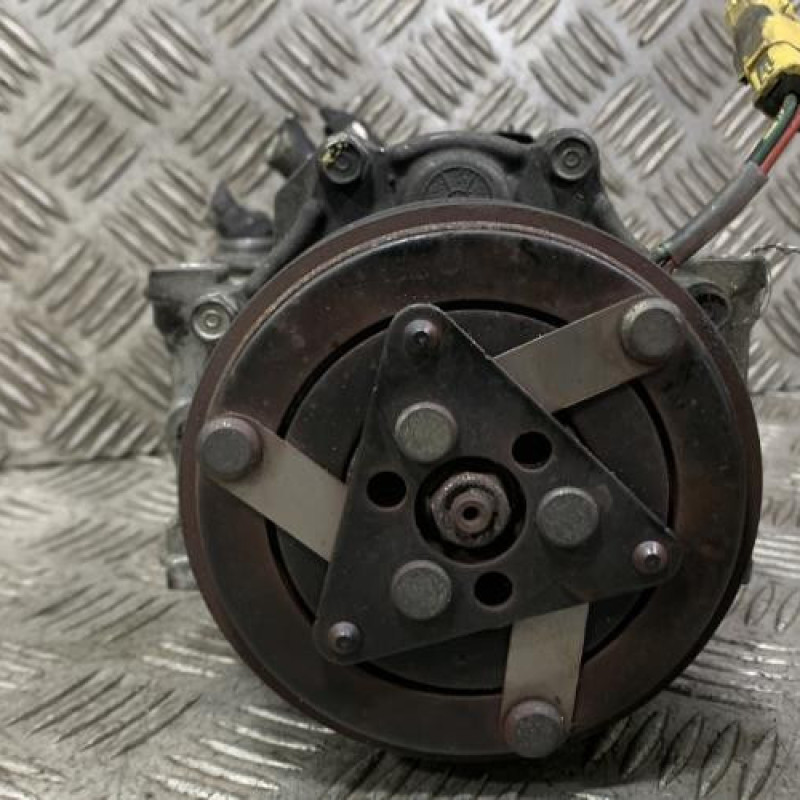 Compresseur clim PEUGEOT 5008 1 Photo n°2