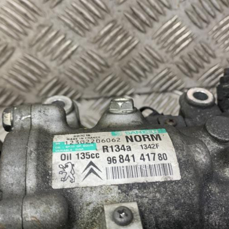 Compresseur clim PEUGEOT 5008 1 Photo n°3