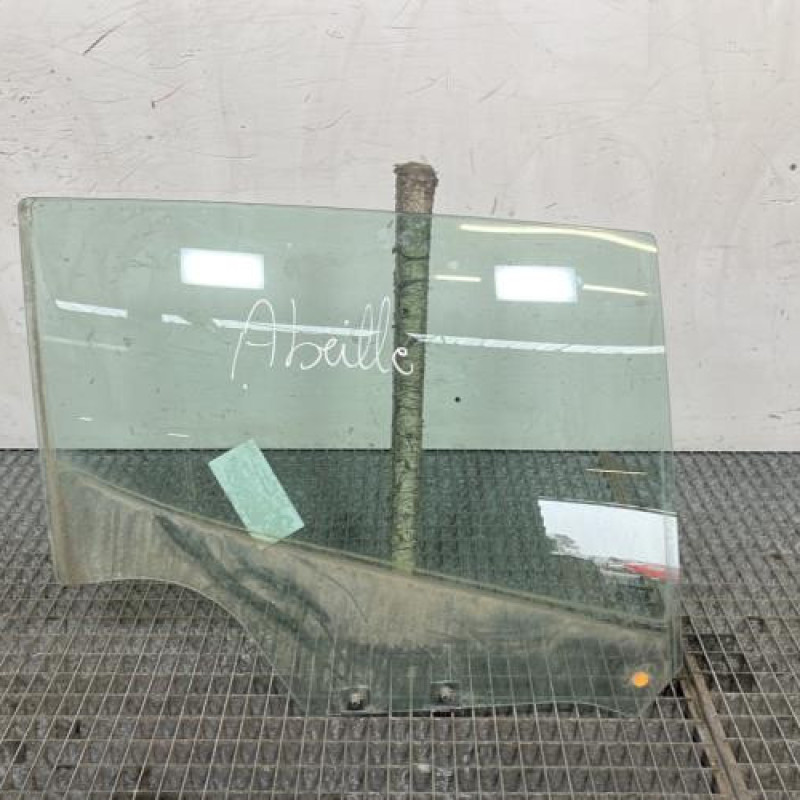 Vitre arriere droit RENAULT CLIO 4 Photo n°1