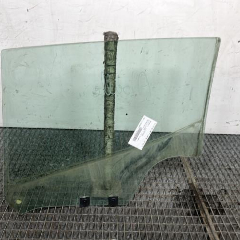 Vitre arriere droit RENAULT CLIO 4 Photo n°4