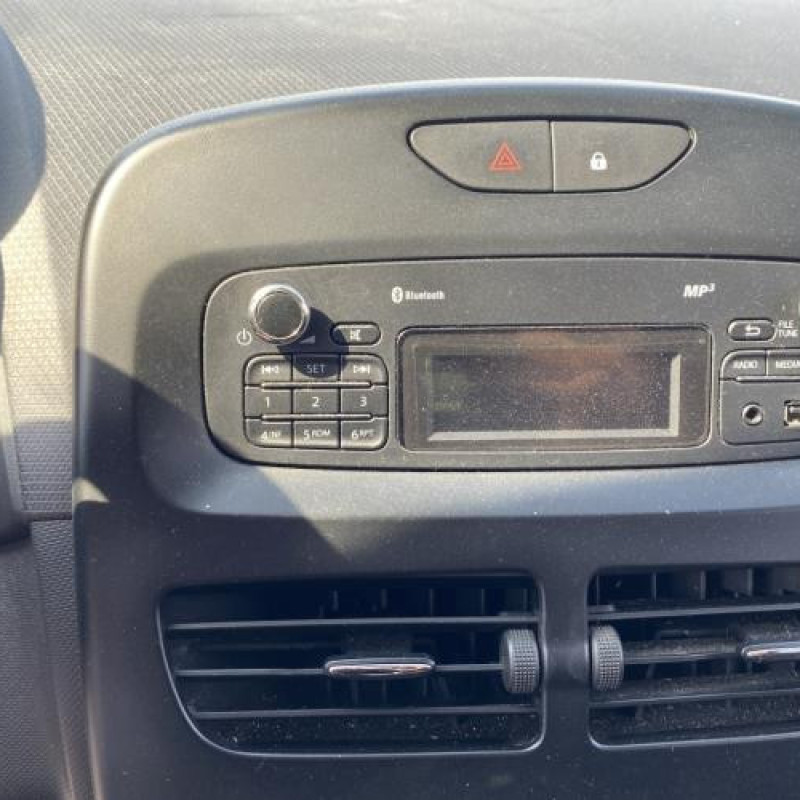 Vitre arriere droit RENAULT CLIO 4 Photo n°20