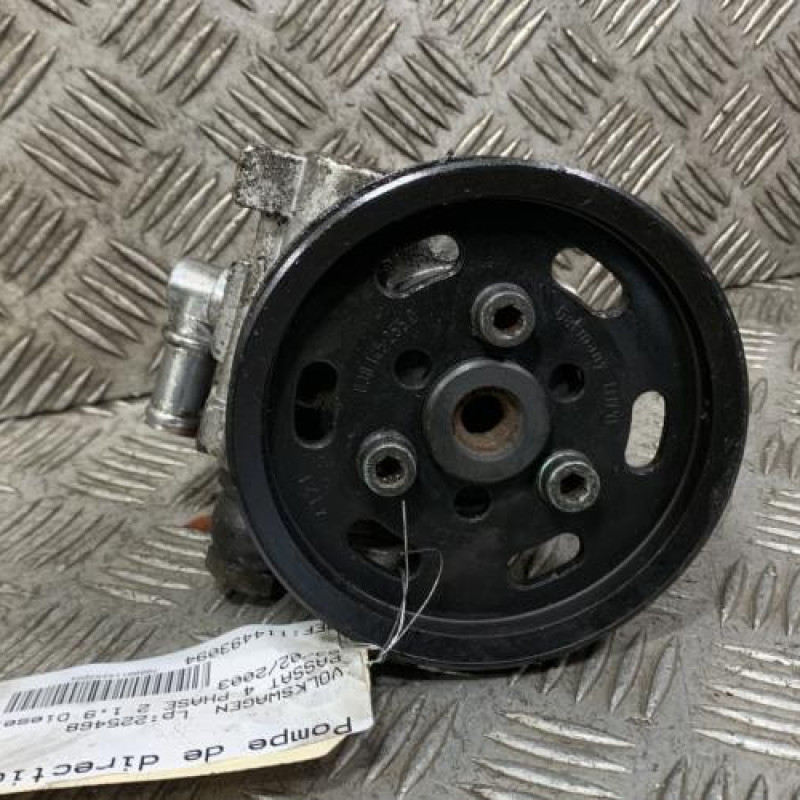 Pompe de direction VOLKSWAGEN PASSAT 4 Photo n°3