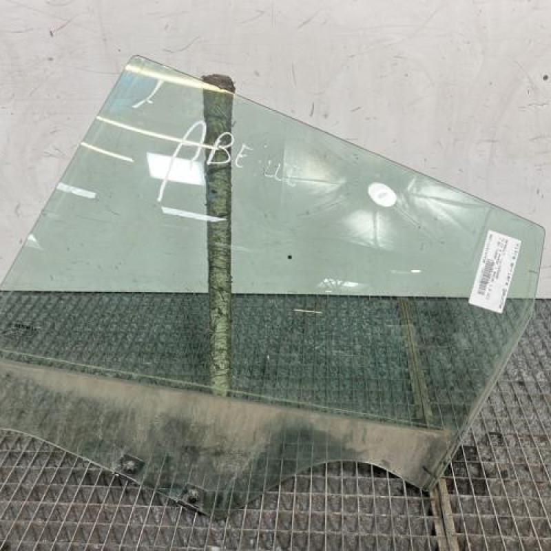 Vitre arriere gauche RENAULT CLIO 4 Photo n°1