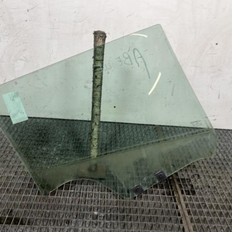 Vitre arriere gauche RENAULT CLIO 4 Photo n°4