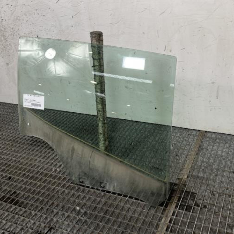 Vitre arriere droit RENAULT CLIO 4 Photo n°2