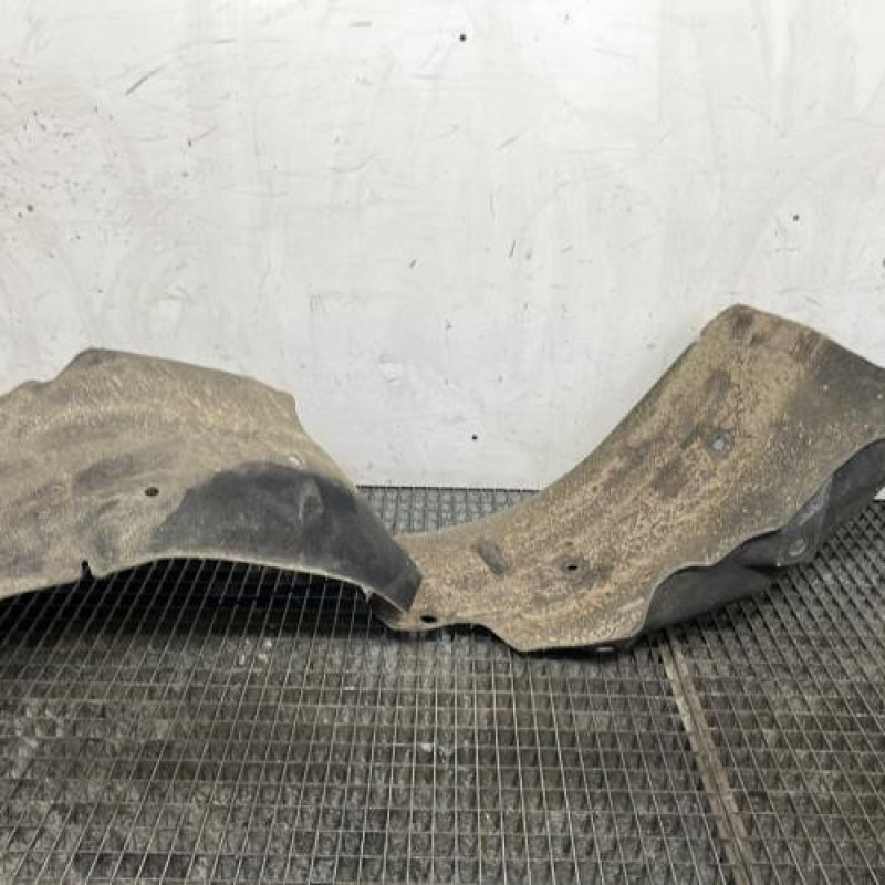 Pare boue avant gauche RENAULT MEGANE 4 Photo n°1