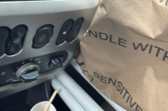 Leve vitre mecanique arriere droit DACIA SANDERO 1