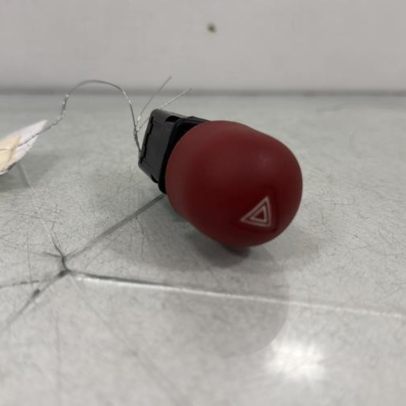 Bouton de warning RENAULT TWINGO 1 Photo n°1