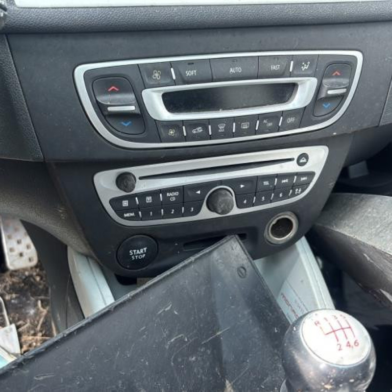 Pare boue arriere droit RENAULT MEGANE 3 Photo n°20