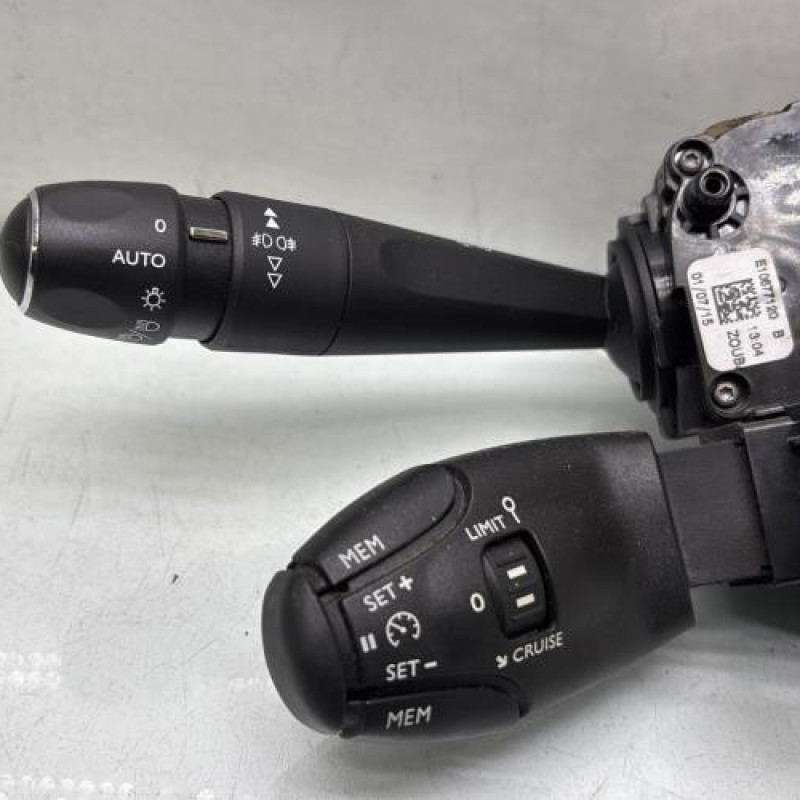 Com (Bloc Contacteur Tournant+Commodo Essuie Glace+Commodo Phare) PEUGEOT 308 2 Photo n°2