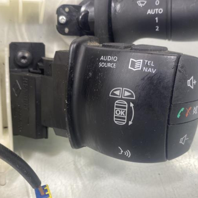 Com (Bloc Contacteur Tournant+Commodo Essuie Glace+Commodo Phare) RENAULT MEGANE 3 Photo n°6