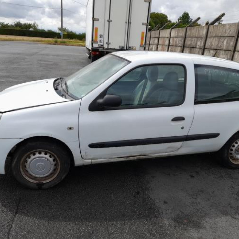 Reservoir essence RENAULT CLIO 2 CAMPUS Photo n°7